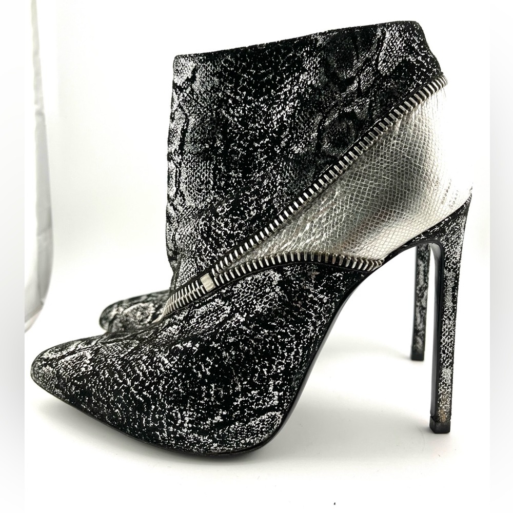 Saint Laurent snake skin print zipper ankle booties - Picture 5 of 9